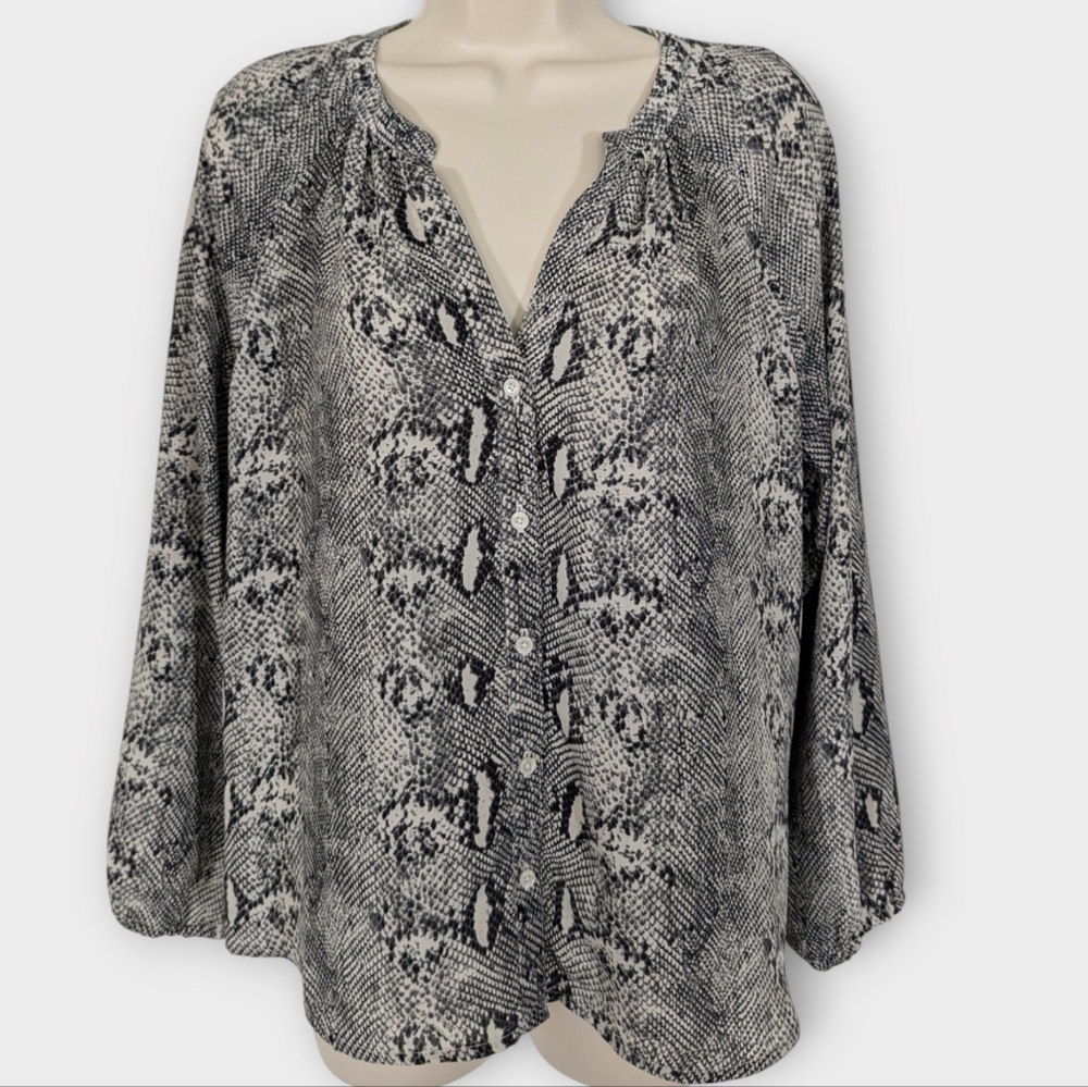 J Crew Women's Black and Gray Snake Print Raglan Top Size Small